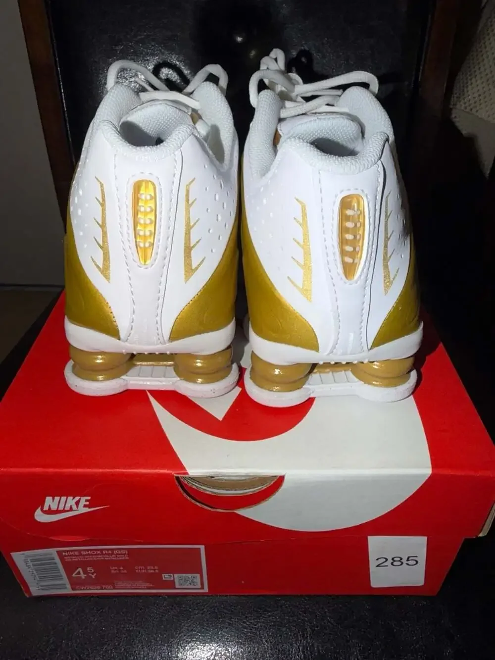 Nike Shox R4 GS Metallic Gold White 4.5Y/6W CW2626 700